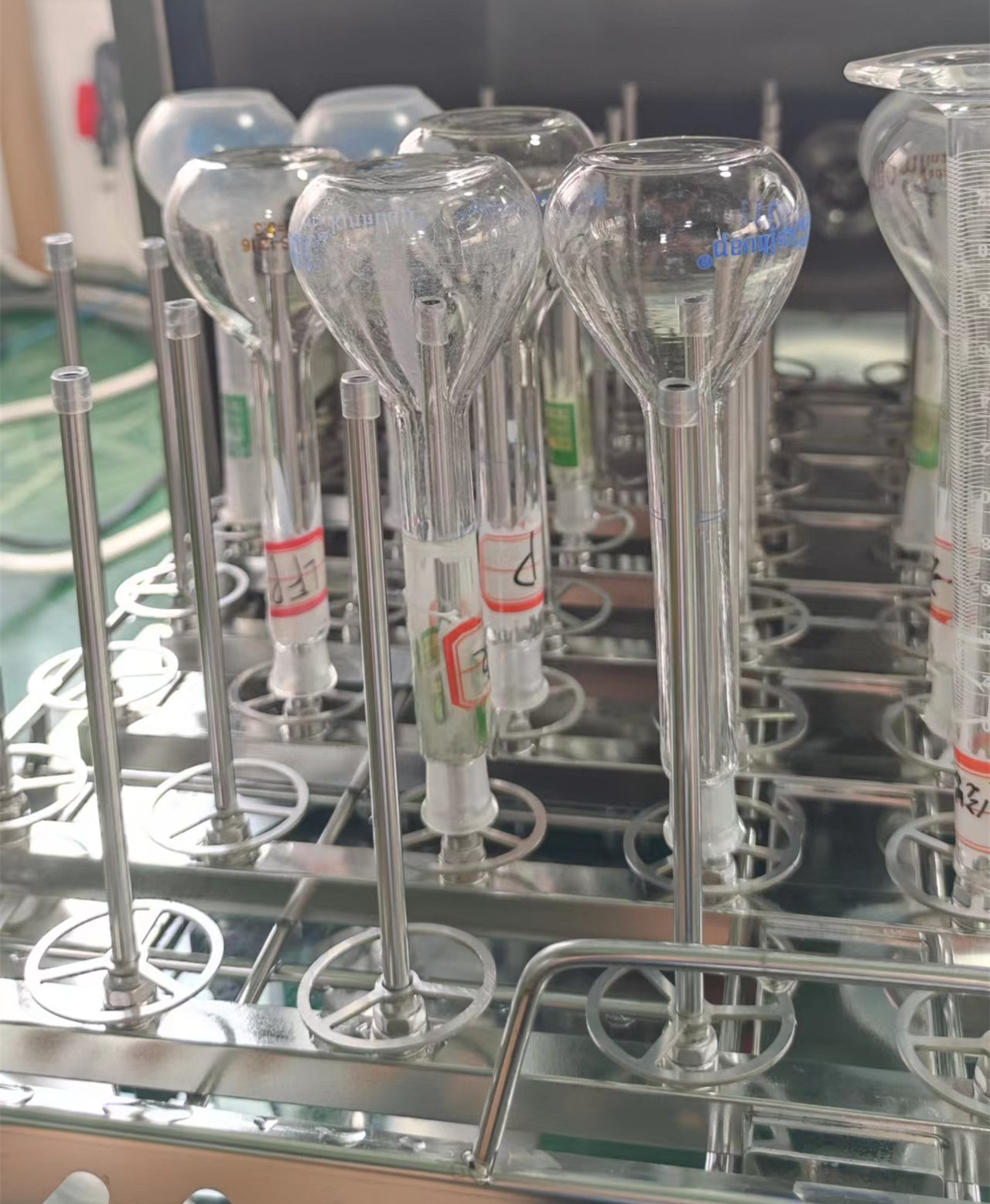 一機頂多人：全自動清洗設(shè)備破解實驗室清洗三大難題